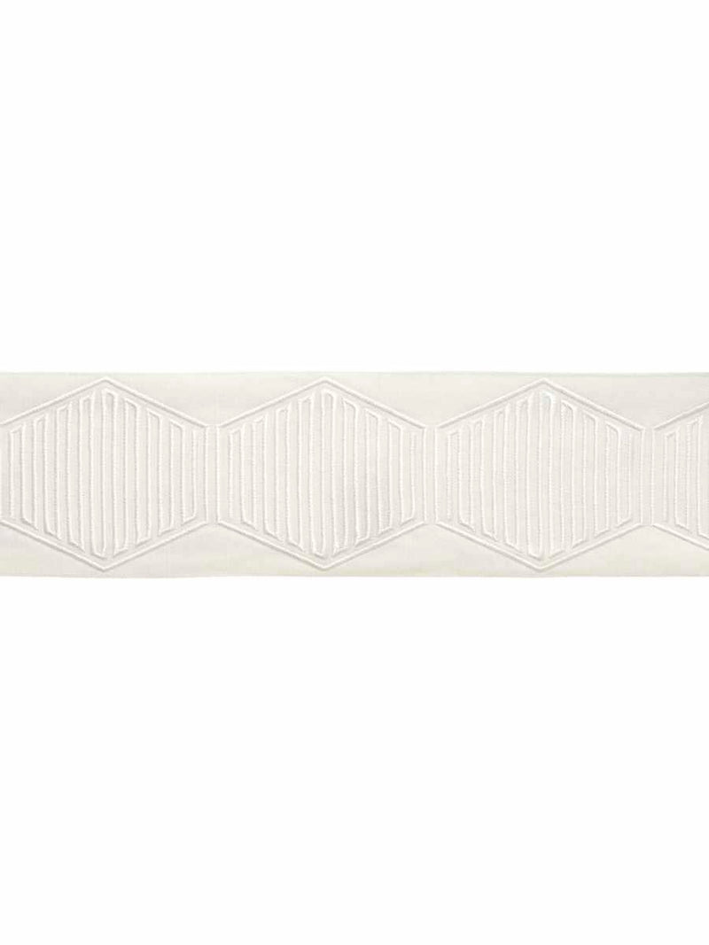 Trim by the yard Wonderland - 16099 Tape Pearl