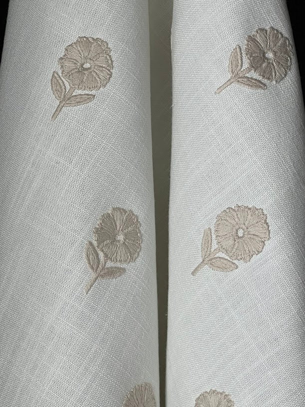 Fabric by the yard - Blossom & Lace 91947 Lily